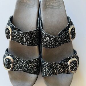Women’s Dansko Sophie Sandals  sz 39 Black/Metalic Silver
